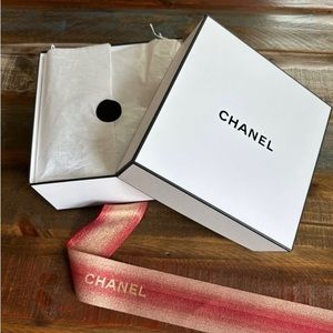 CHANNEL Box & Ribbon